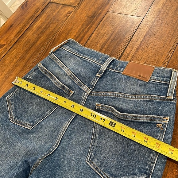Madewell Momjean size 26 Blue Medium Wash Distressed high rise high Waisted - Picture 13 of 13